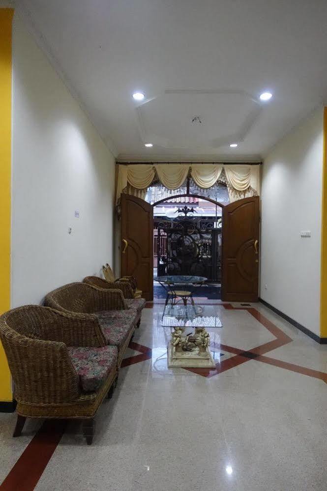 Albergue The Backpacker Semarang Exterior foto