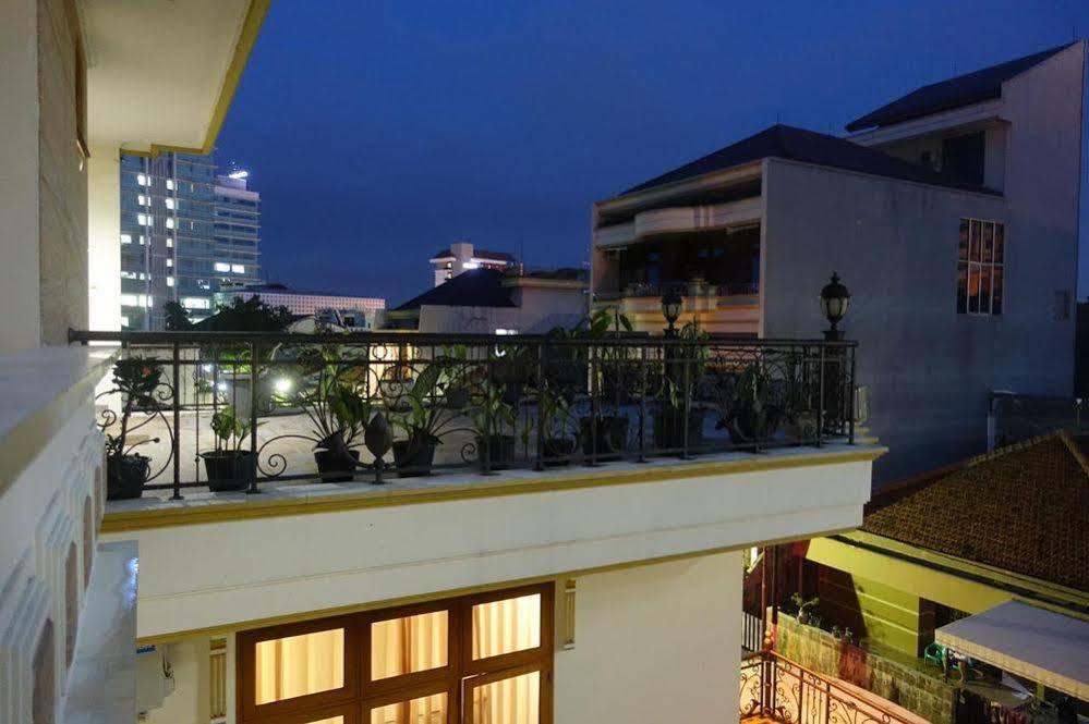 Albergue The Backpacker Semarang Exterior foto