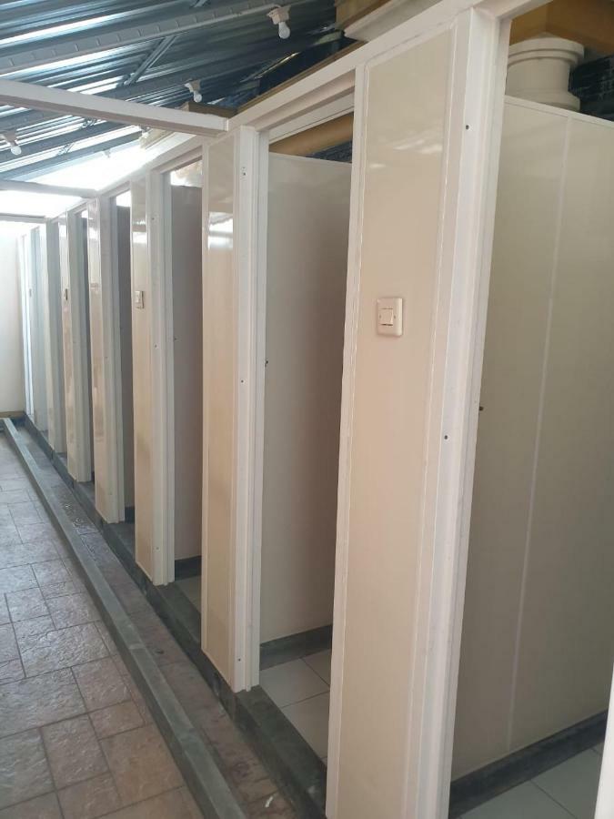 Albergue The Backpacker Semarang Exterior foto