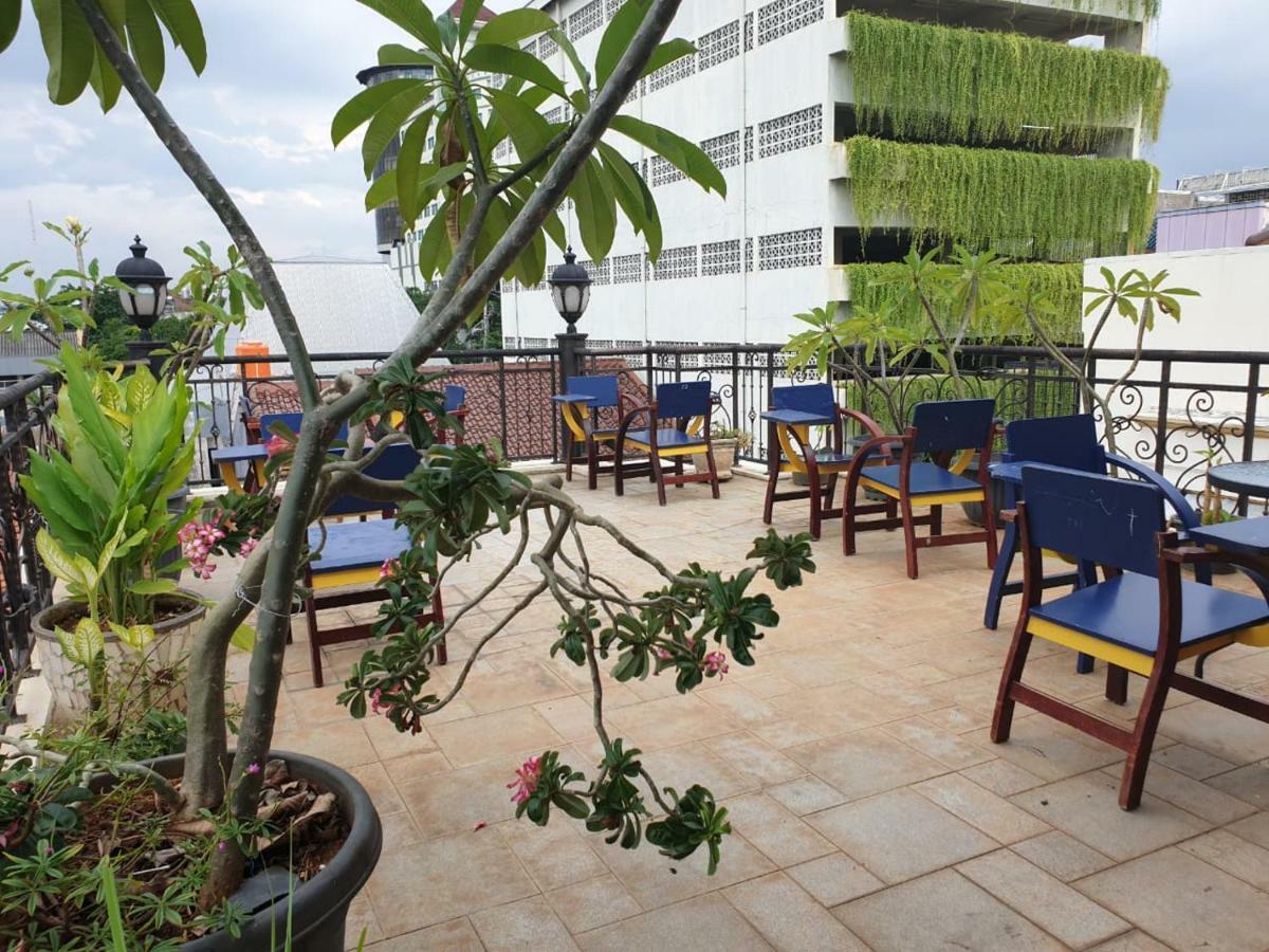 Albergue The Backpacker Semarang Exterior foto