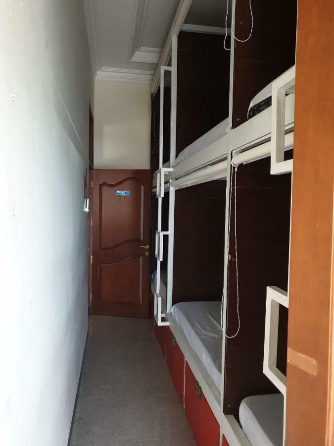 Albergue The Backpacker Semarang Exterior foto