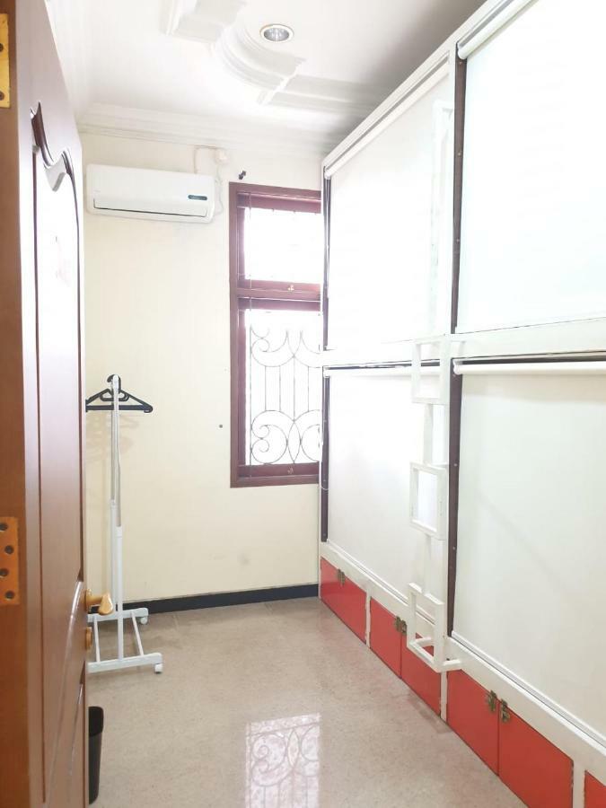 Albergue The Backpacker Semarang Exterior foto