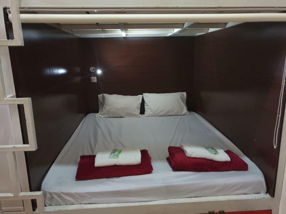 Albergue The Backpacker Semarang Exterior foto
